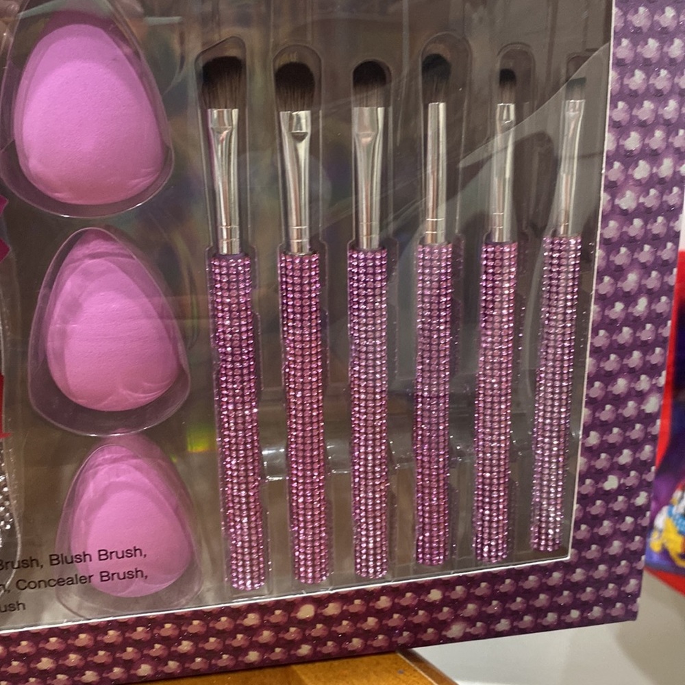 COPY - NWT. Essentials Collection, 13 piece makeup storage/brush set. - Picture 3 of 15
